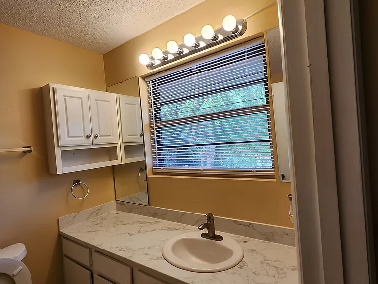 2322 Colony Dr SW — Photo 1