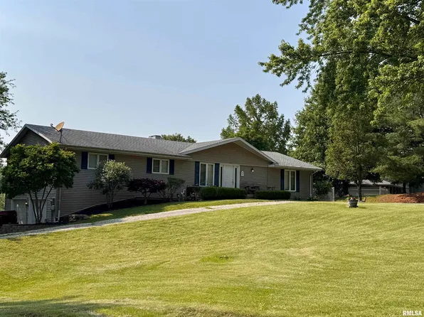 15 Elmo Dr, Macomb, IL 61455