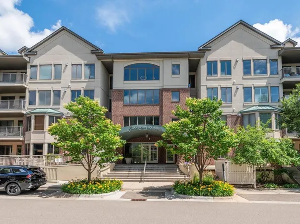 5225 Grandview Sq APT 210, Edina, MN 55436