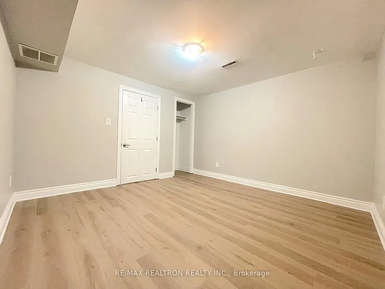 365 Mississauga Valley Blvd #LOWER — Photo 13