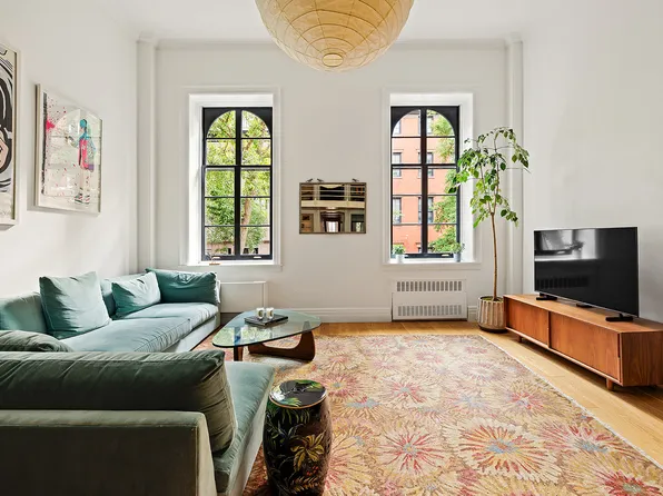 19 West 9th Street image 1 of 11