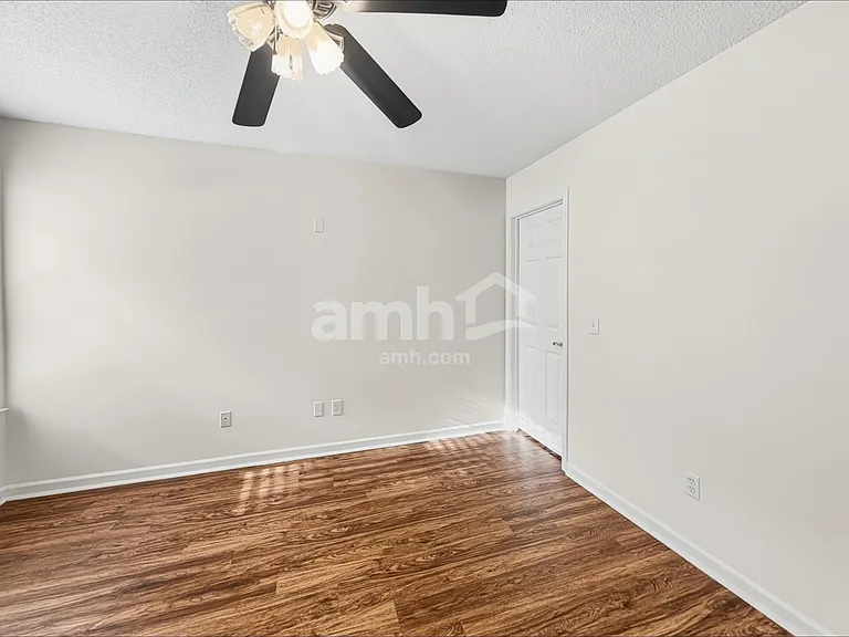 8836 Laurel Run Dr — Photo 15