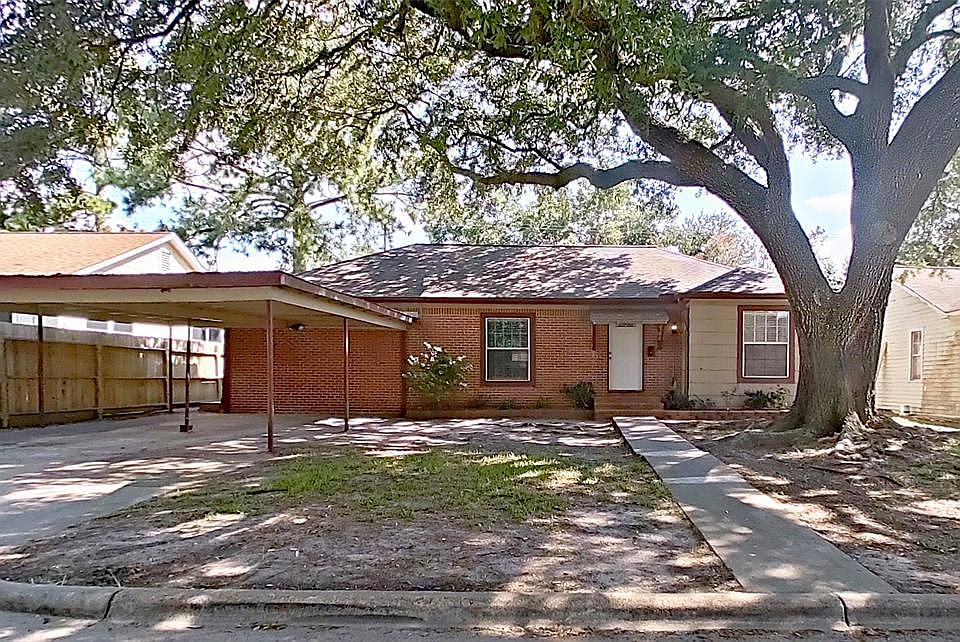 1st image of 706 E Gulf St