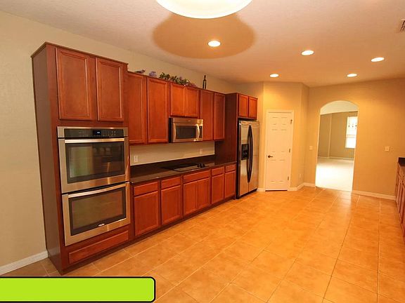 5th image of 407 Crownclover Ave
