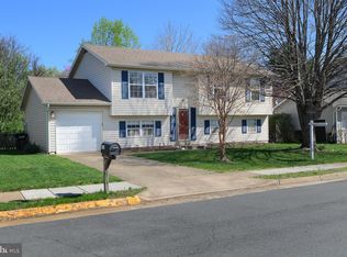 812 Rust Dr NE, Leesburg, VA 20176