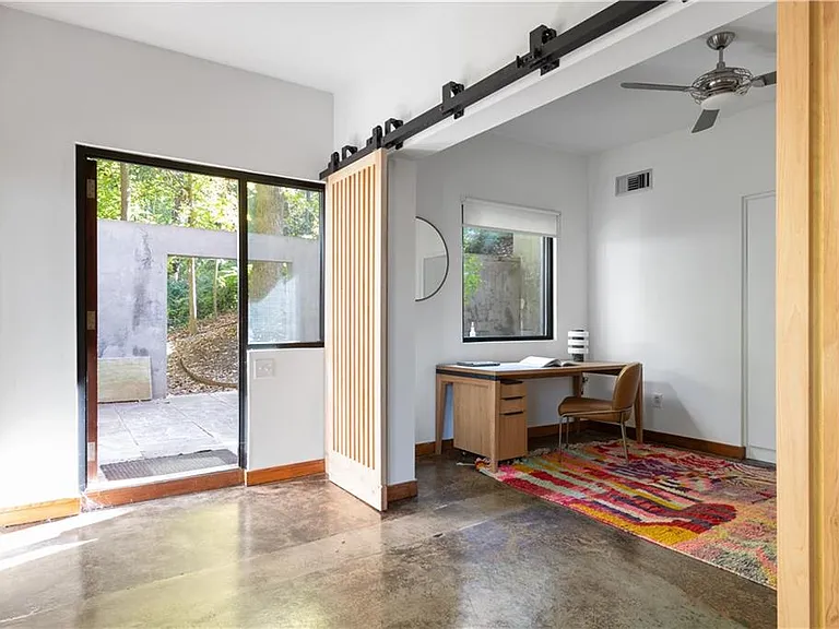 515 Claire Dr NE — Photo 61
