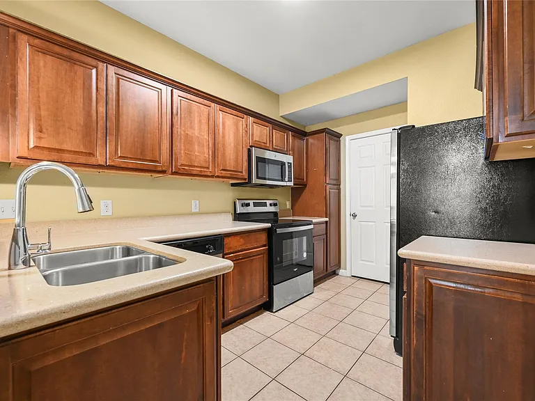 1520 Sherwood Forest St #301 — Photo 15