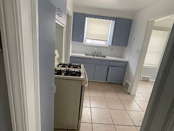 4th image of 9972 Whitcomb St