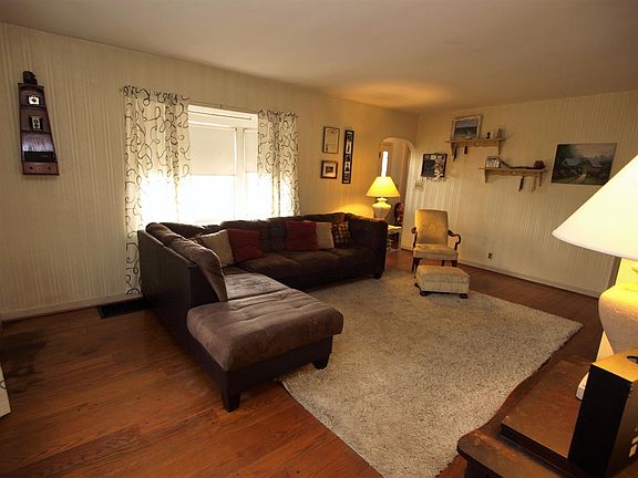 4th image of 3124 Queen City Ave
