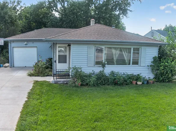 7559 Richmond Dr, Omaha, NE 68134