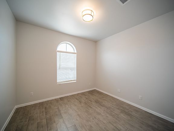 4th image of 235 Frances St