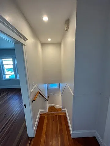 5 bed, 9999 sqft, $5,600 — Photo 3