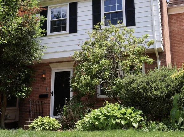 1565 Brookshire Ct, Reston, VA 20190