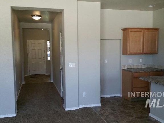 5th image of 213 Canyon Crest Dr