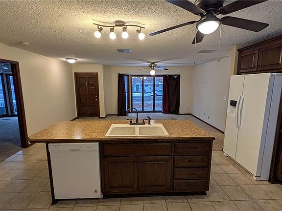 4th image of 1408 Country Club Dr