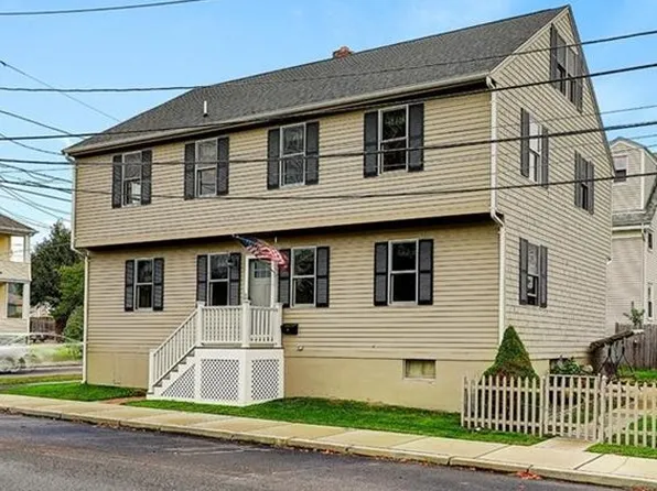 86 Washington St, Bristol, RI 02809