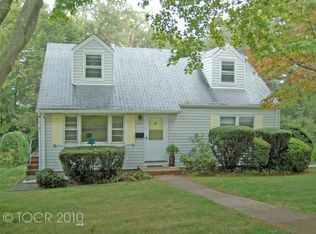250 Spruce St, Midland Park, NJ 07432