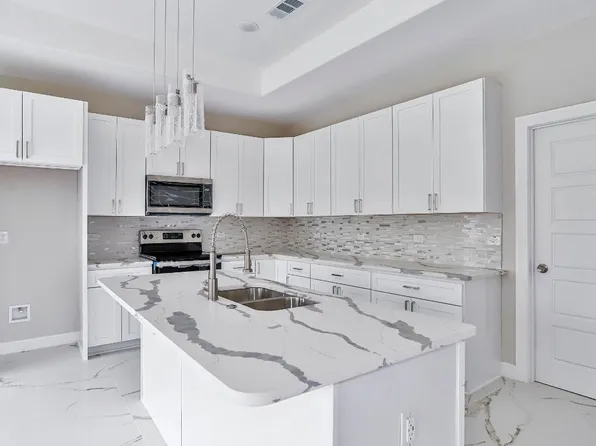 801 E Powell Ave, Fort Worth, TX 76104