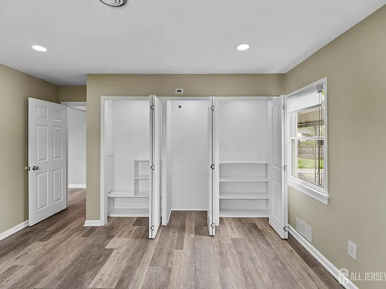 49 Louis Ave — Photo 8
