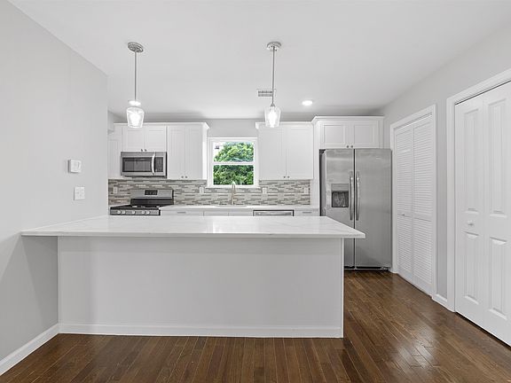 4th image of 45 Franklin St Floor 2