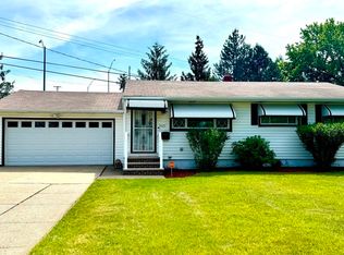 5527 Meadow Ln, Bedford Heights, OH 44146