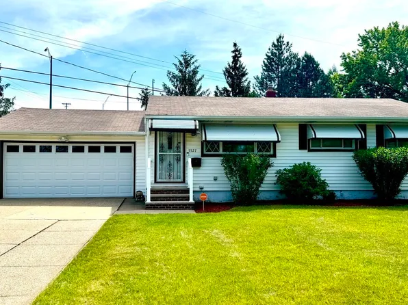 5527 Meadow Ln, Bedford Heights, OH 44146