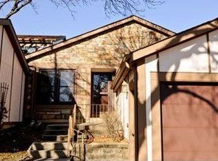 1105 Wheaton Oaks Dr, Wheaton, IL 60187