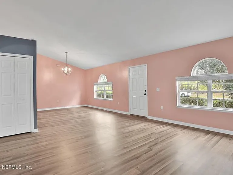11 Wheatfield Dr — Photo 7