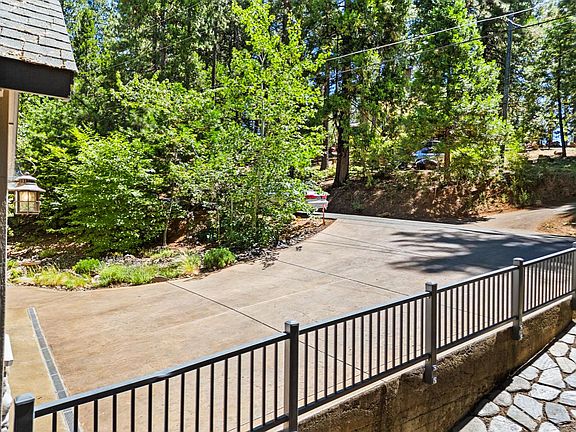 3rd image of 2838 Pine Knoll Dr