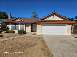 1845 N Selina Ct, Visalia, CA 93292