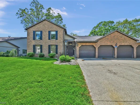 1819 Harbour Cir NW, Canton, OH 44708