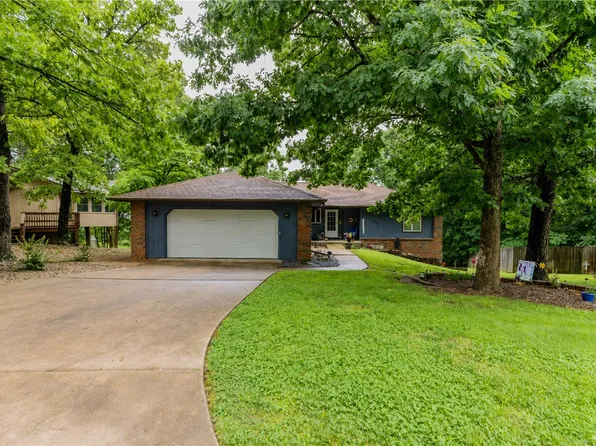 135 Mayfair Dr, Bella Vista, AR 72715