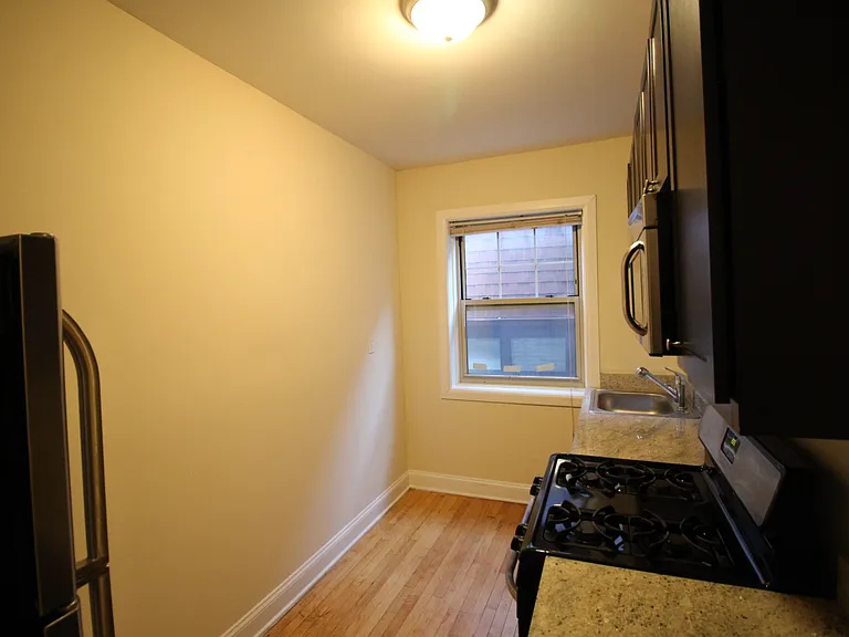 2318 W Granville Ave #1 — Photo 5