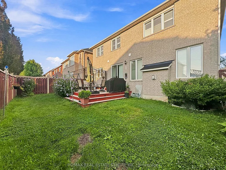 266 Fennamore Ter — Photo 25