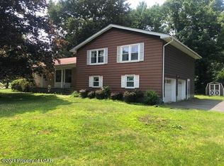 35 Walden Dr, Mountain Top, PA 18707
