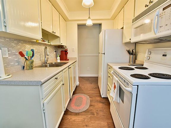 5th image of 1330 Martin St #302