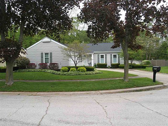 2nd image of 2918 Brooktree Ct