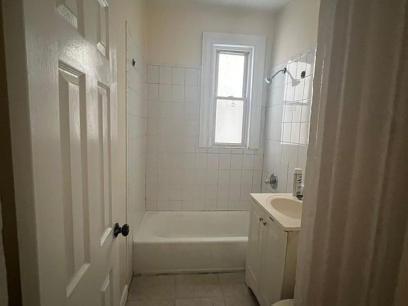 2nd image of 1326 Oakley St APT 1