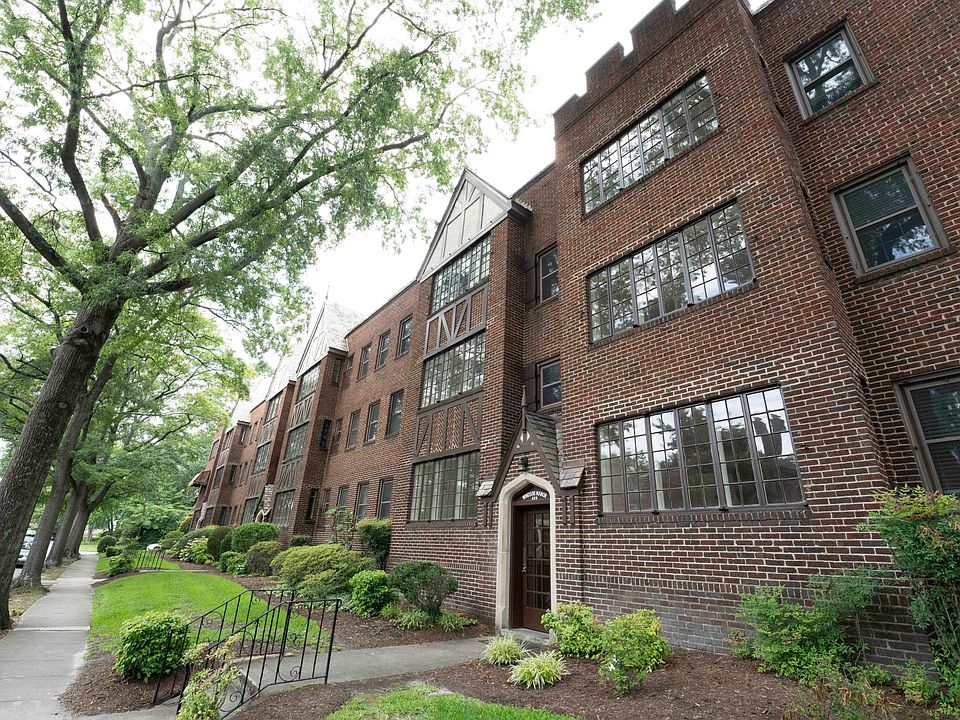 Windsor Manor exterior