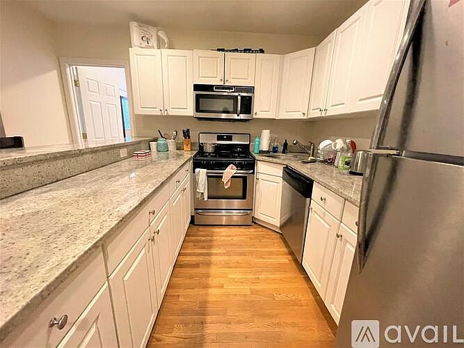 1st image of 71 Egmont St APT 3