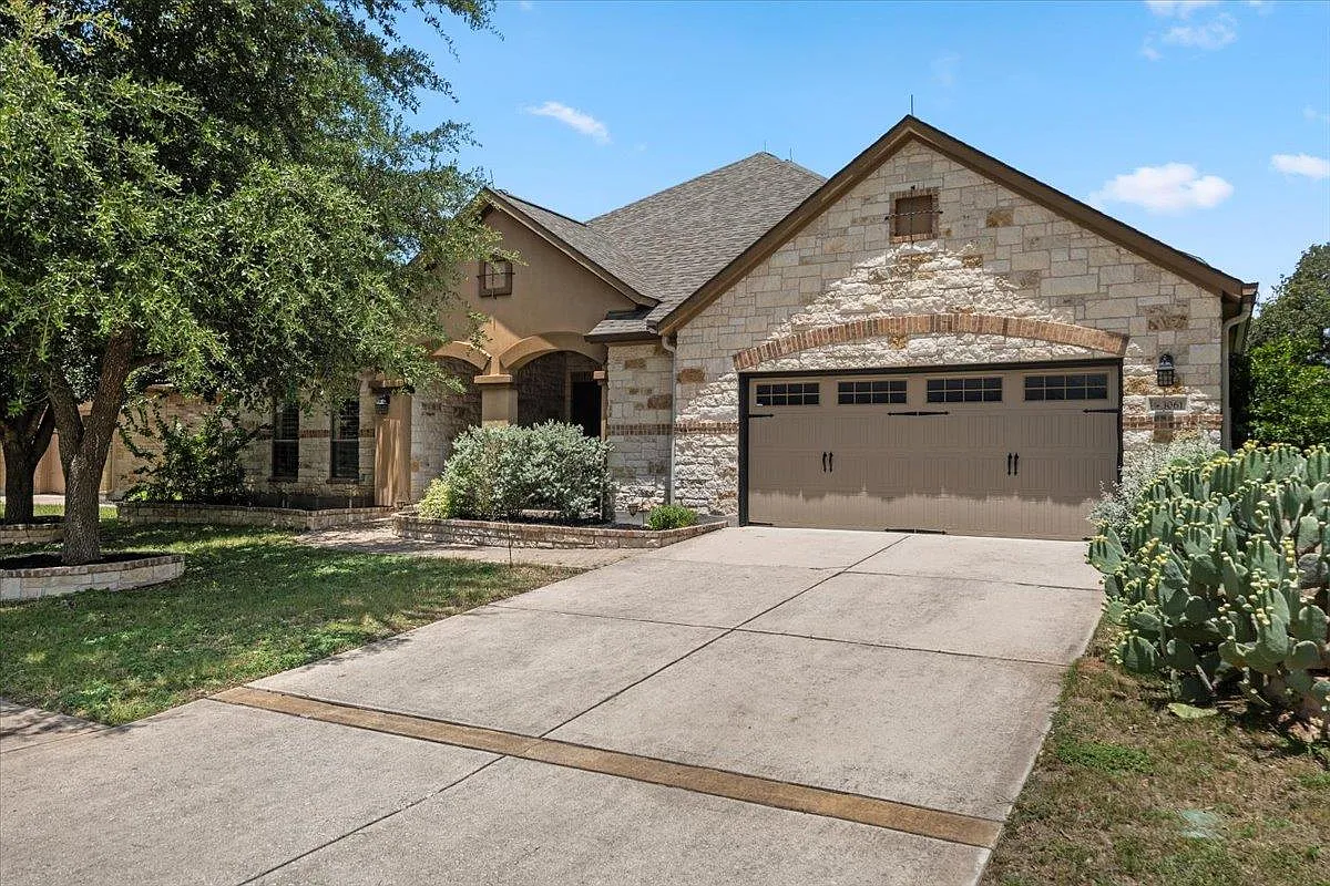 4 bed, 3.0 bath, 3012 sqft, $3,499 — Photo 1