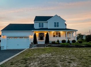 11 Hayward St, Halifax, MA 02338