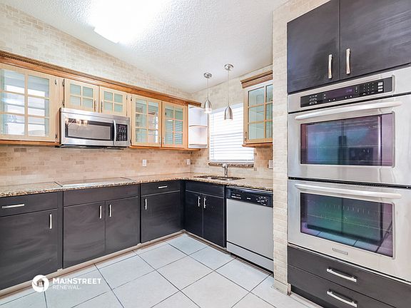 5th image of 303 Edgewood Ct