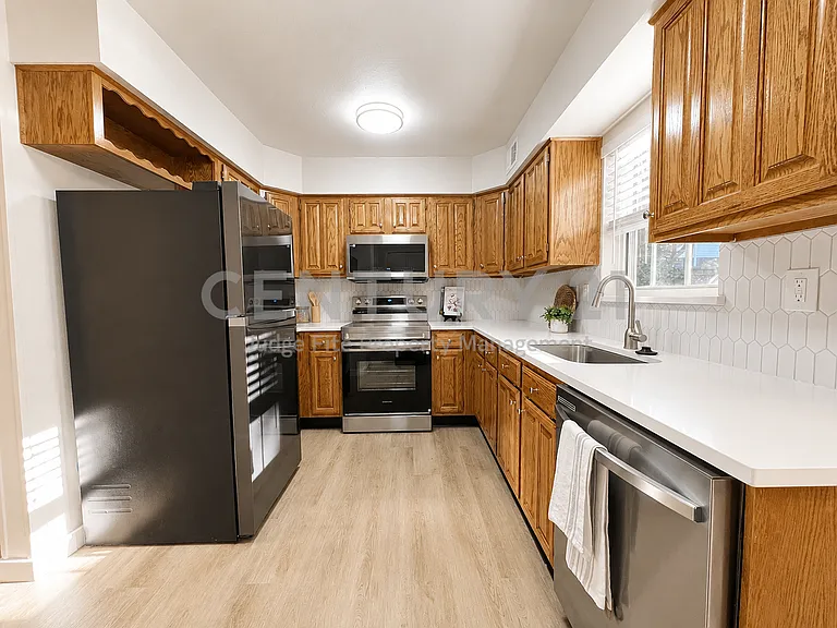 300 Lamesa Ct — Photo 7