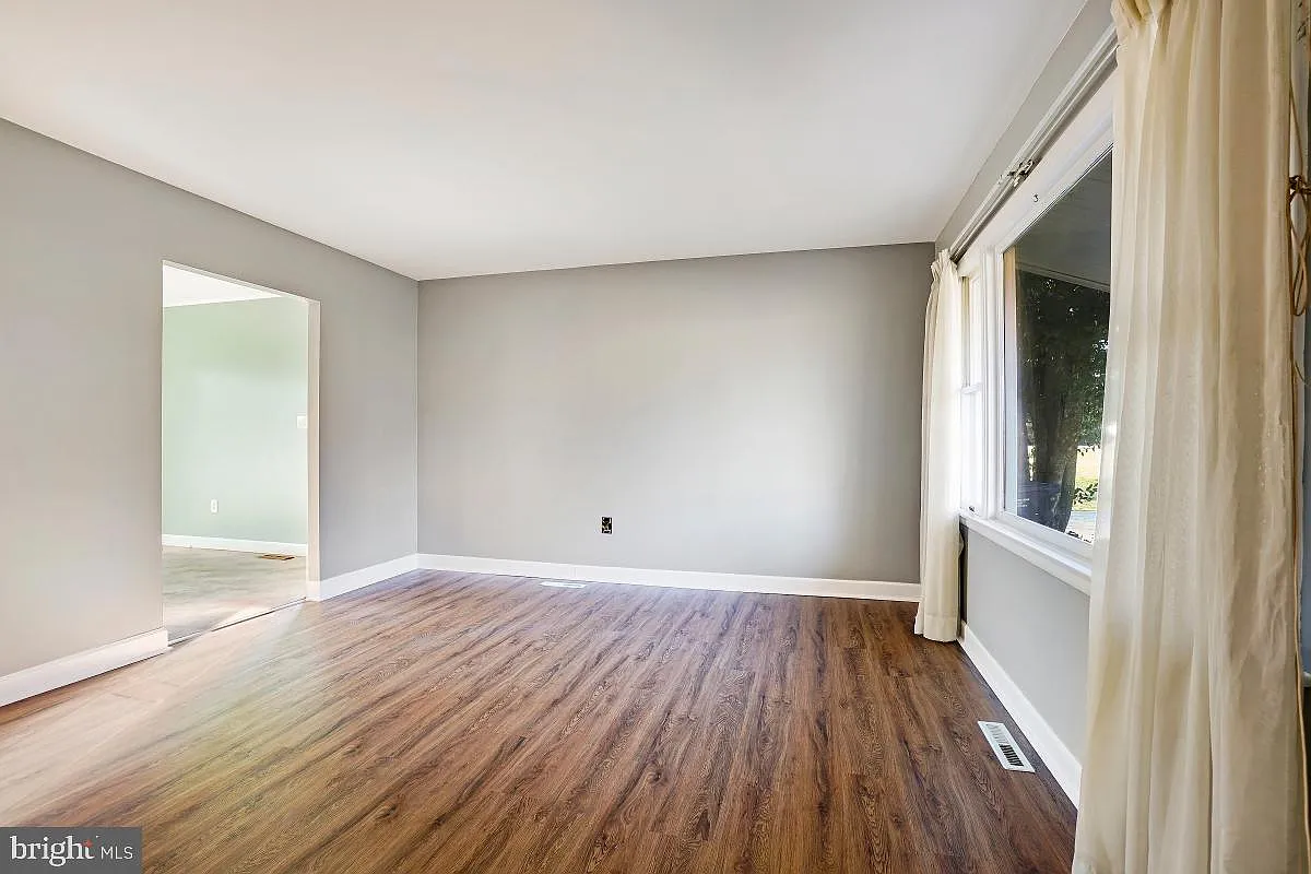 5 bed, 1692 sqft, $3,800 — Photo 3