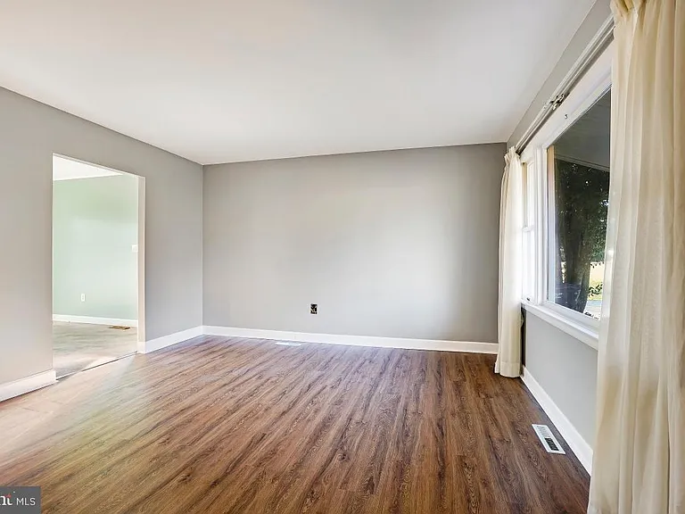12316 Fountain Dr — Photo 3