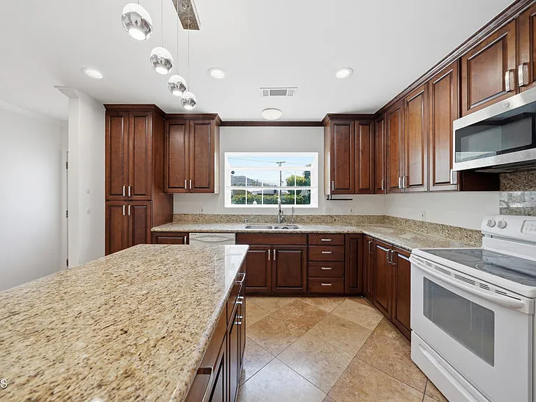 3302 Community Ave — Photo 10