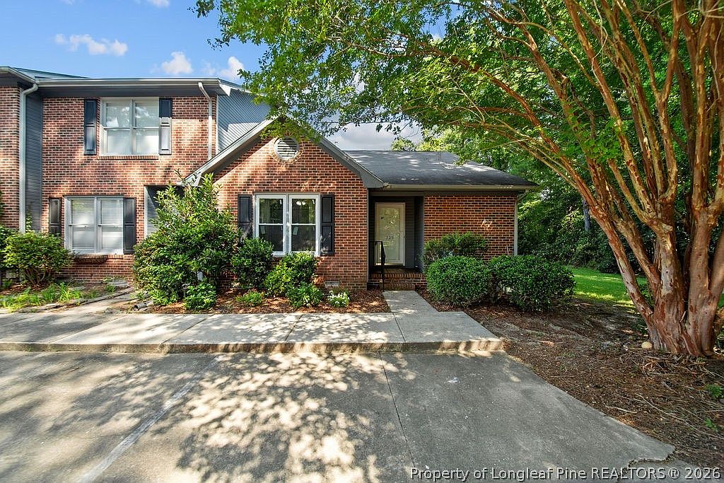 300 Ayrshire Ct — Kings Grant Golf & Country Club