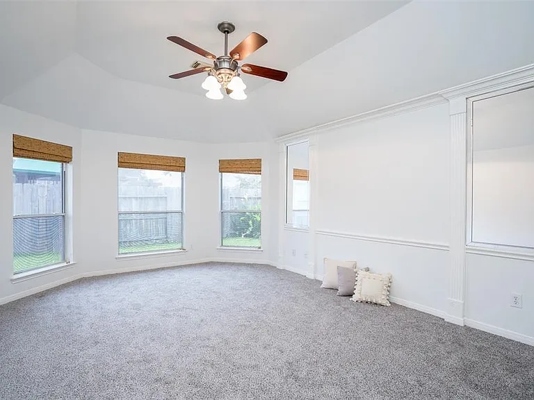 14707 Raven Hollow Ln — Photo 12