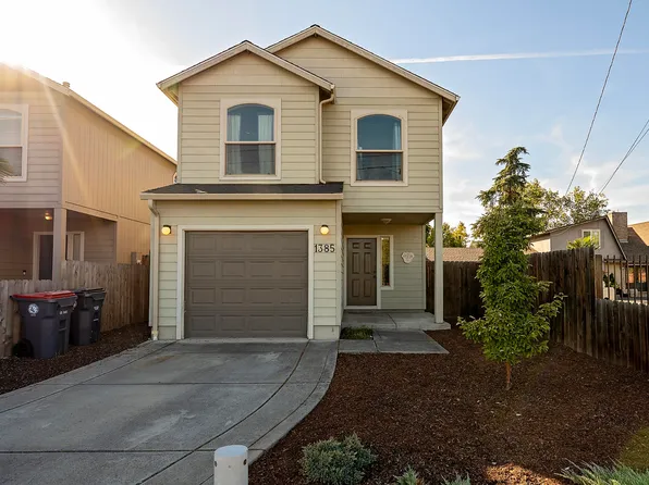 1385 Circle Wood Dr, Central Pt, OR 97502